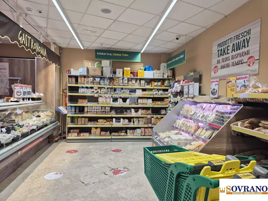 Immagine 6 di Negozio in vendita  a Palermo