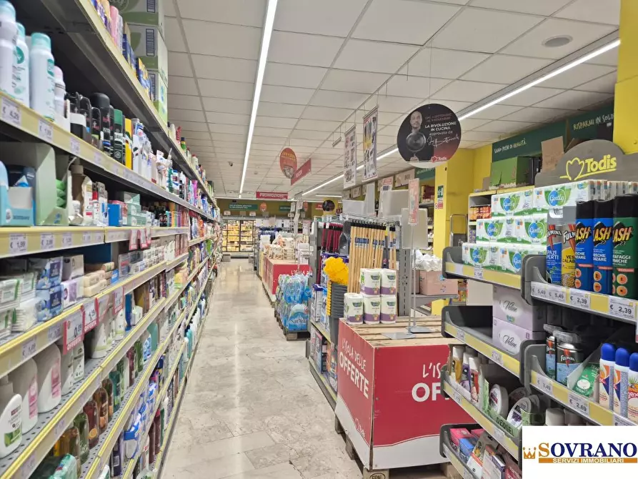 Immagine 4 di Negozio in vendita  a Palermo