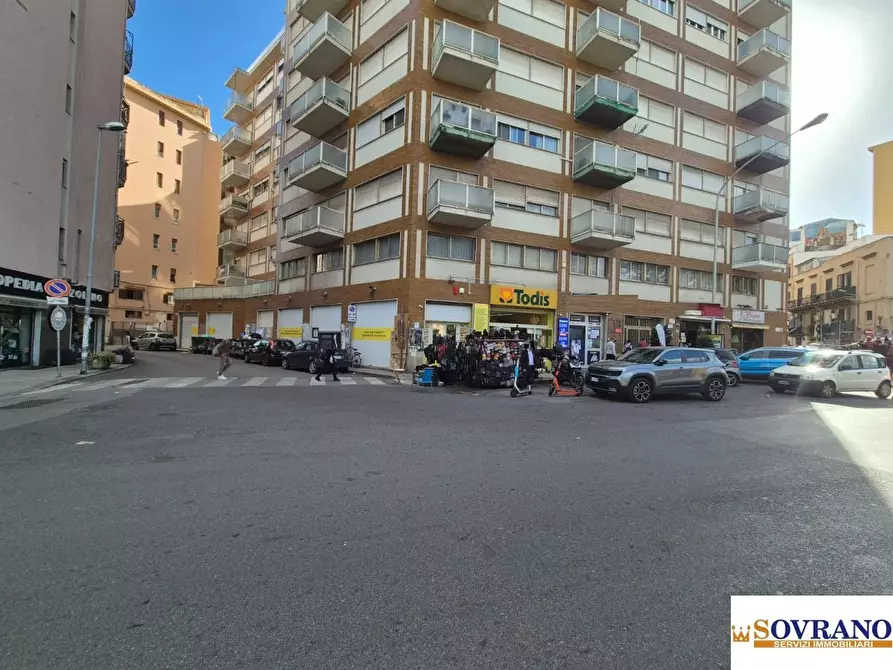 Immagine 2 di Negozio in vendita  a Palermo