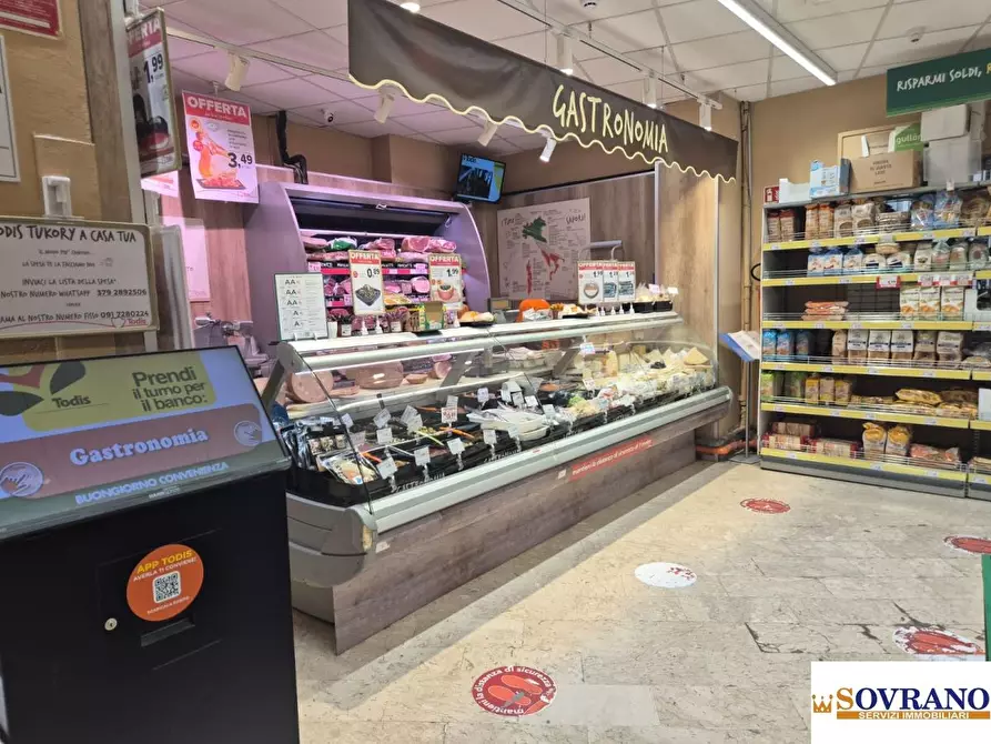 Immagine 8 di Negozio in vendita  a Palermo