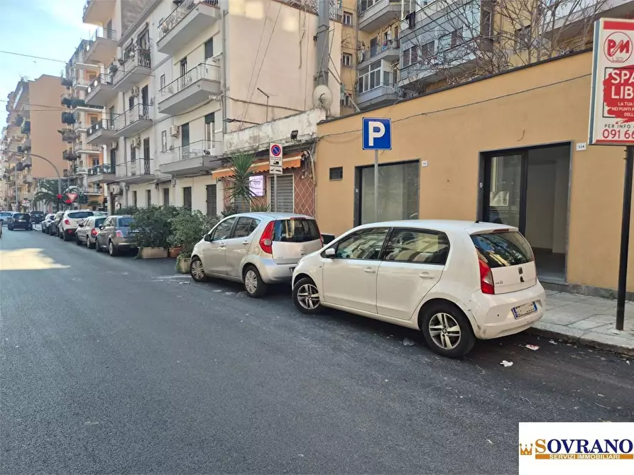 Immagine 2 di Negozio in vendita  a Palermo