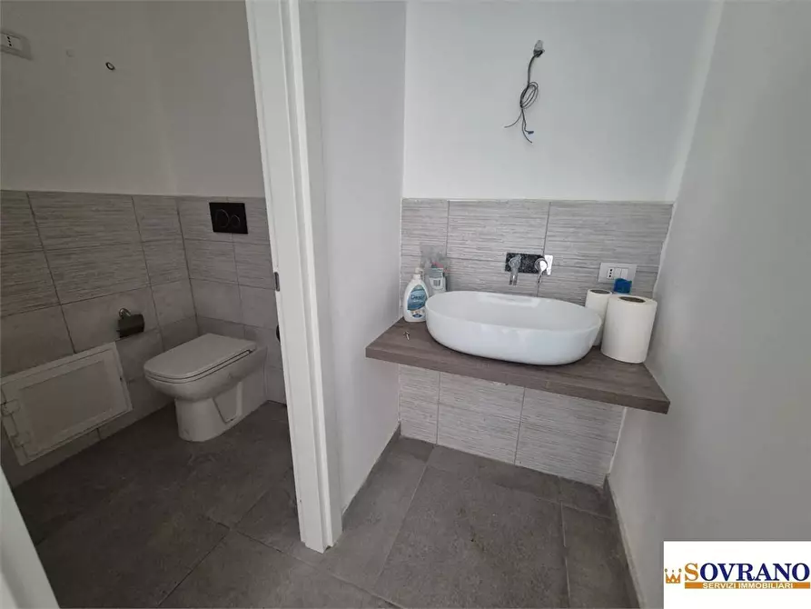 Immagine 9 di Negozio in vendita  a Palermo