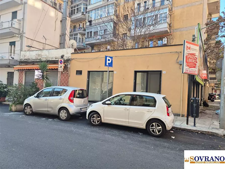 Immagine 3 di Negozio in vendita  a Palermo