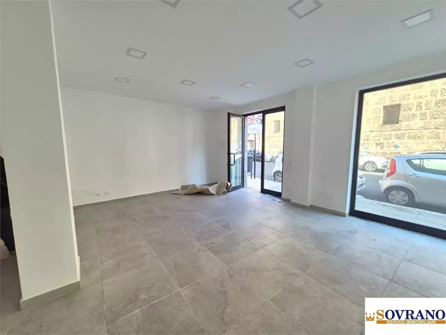 Immagine 5 di Negozio in vendita  a Palermo