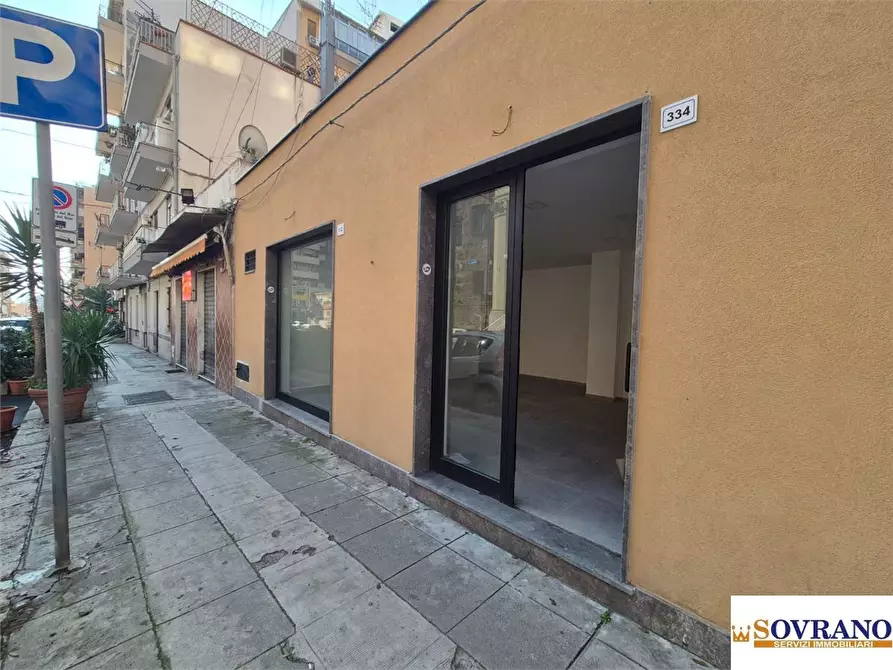 Immagine 4 di Negozio in vendita  a Palermo