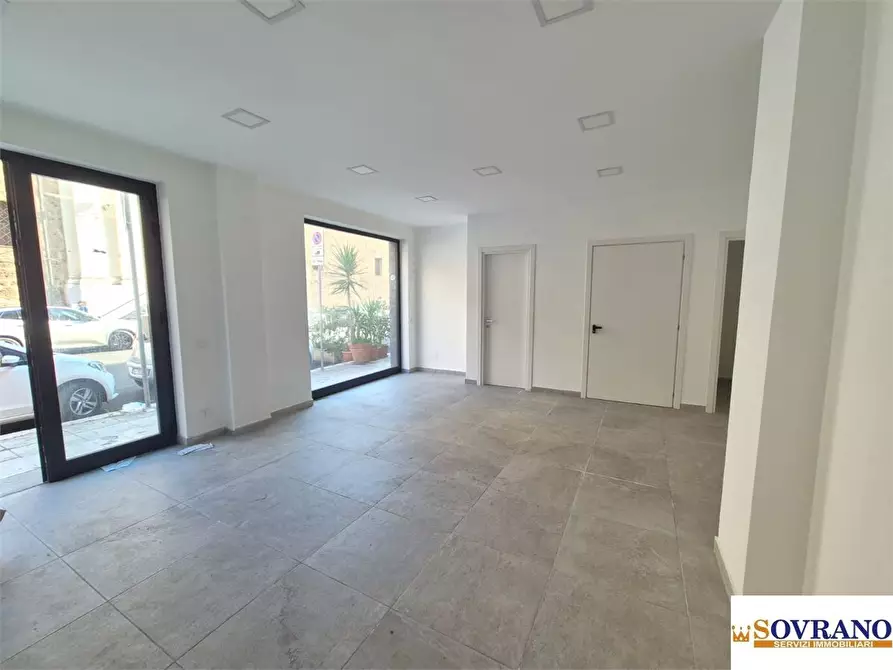 Immagine 7 di Negozio in vendita  a Palermo