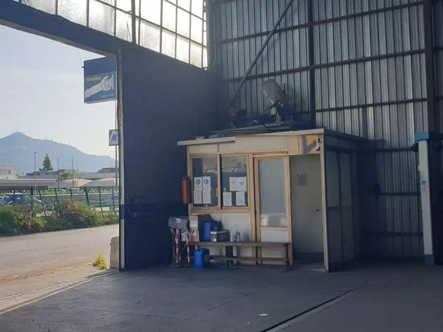 Immagine 5 di Negozio in vendita  9152 a Palermo