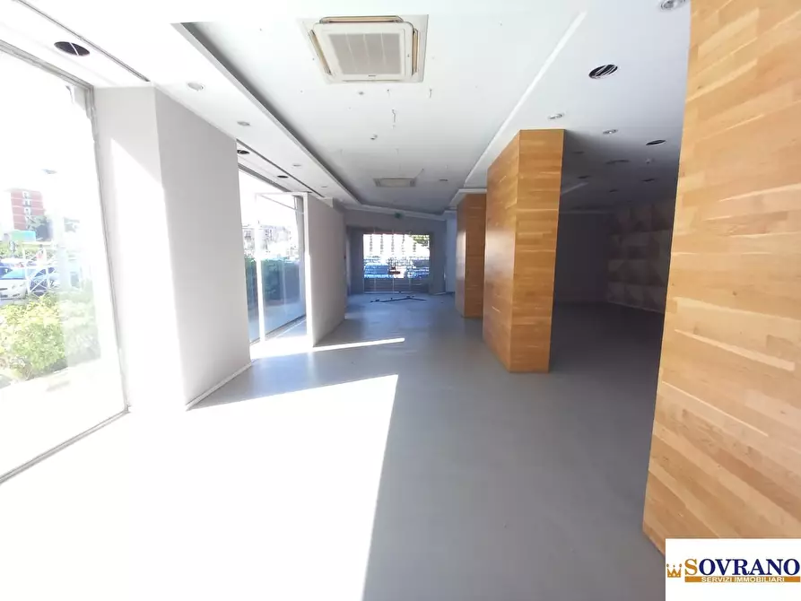 Immagine 9 di Negozio in vendita  a Palermo