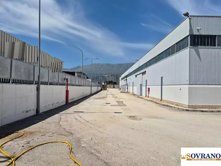 Immagine 6 di Negozio in vendita  a Carini