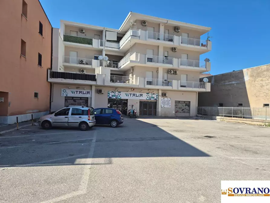 Immagine 2 di Negozio in vendita  a Carini