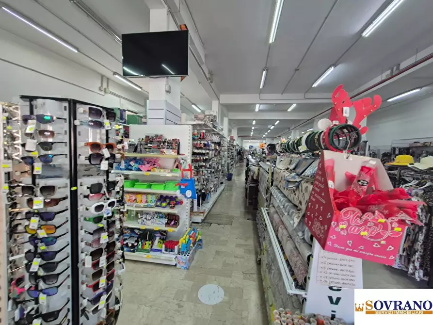 Immagine 6 di Negozio in vendita  a Carini