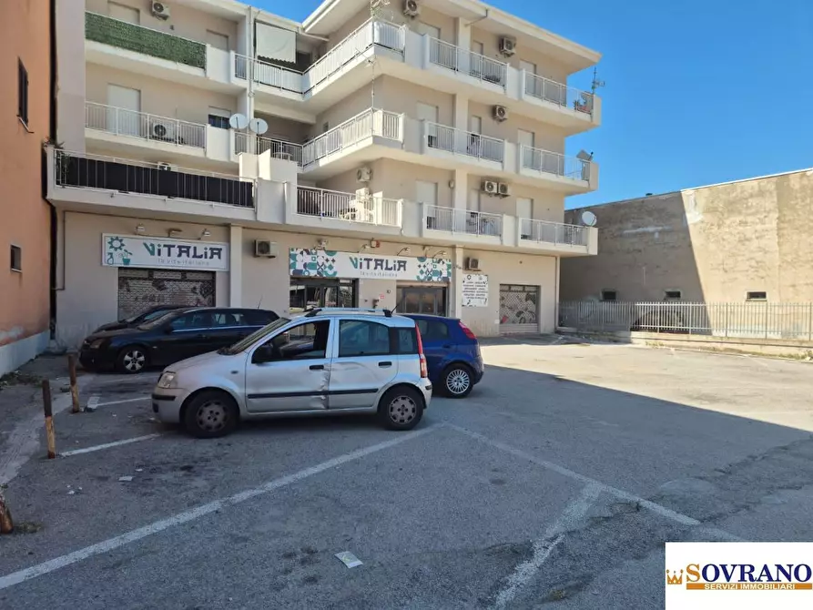 Immagine 3 di Negozio in vendita  a Carini