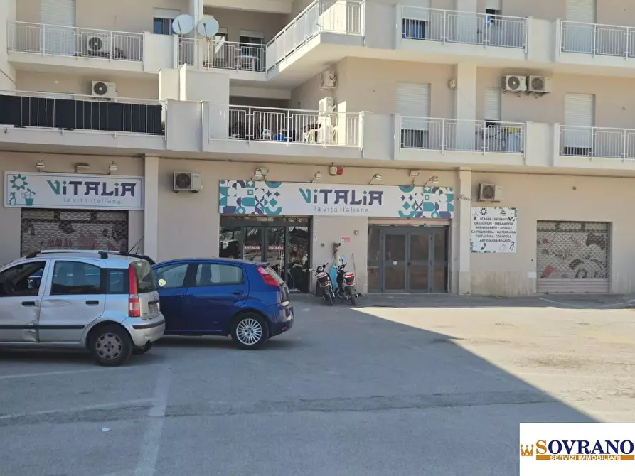 Immagine 4 di Negozio in vendita  a Carini