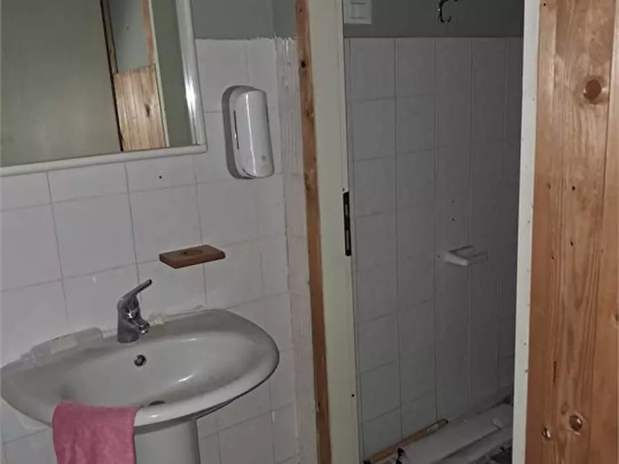 Immagine 5 di Negozio in vendita  a Montesilvano