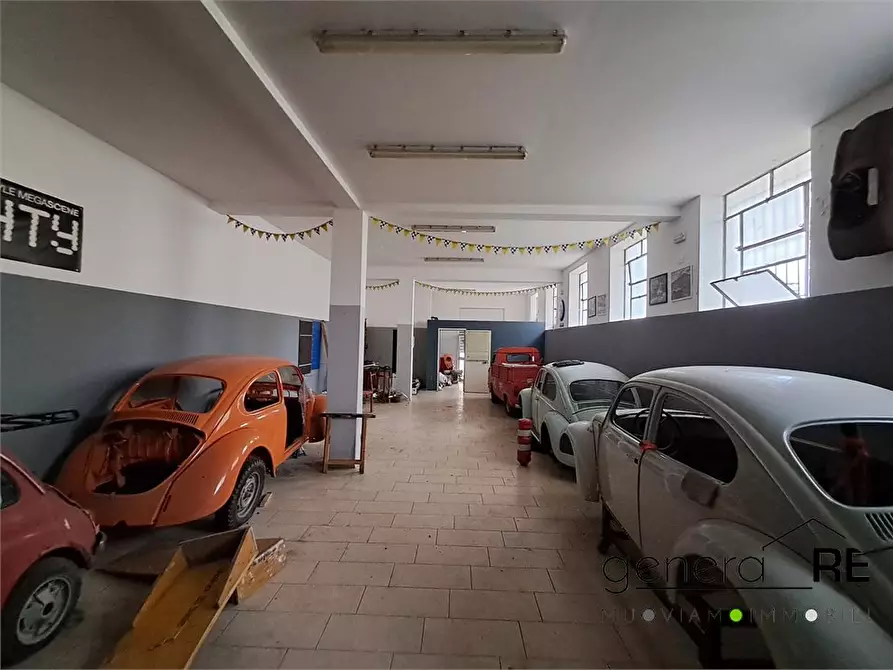 Immagine 1 di Negozio in vendita  a Montesilvano