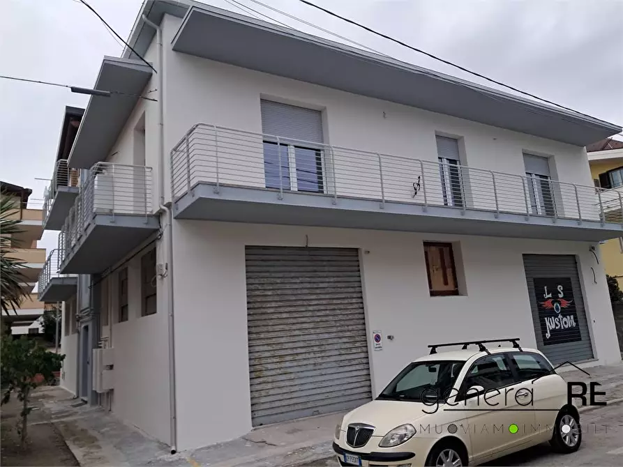 Immagine 4 di Negozio in vendita  a Montesilvano