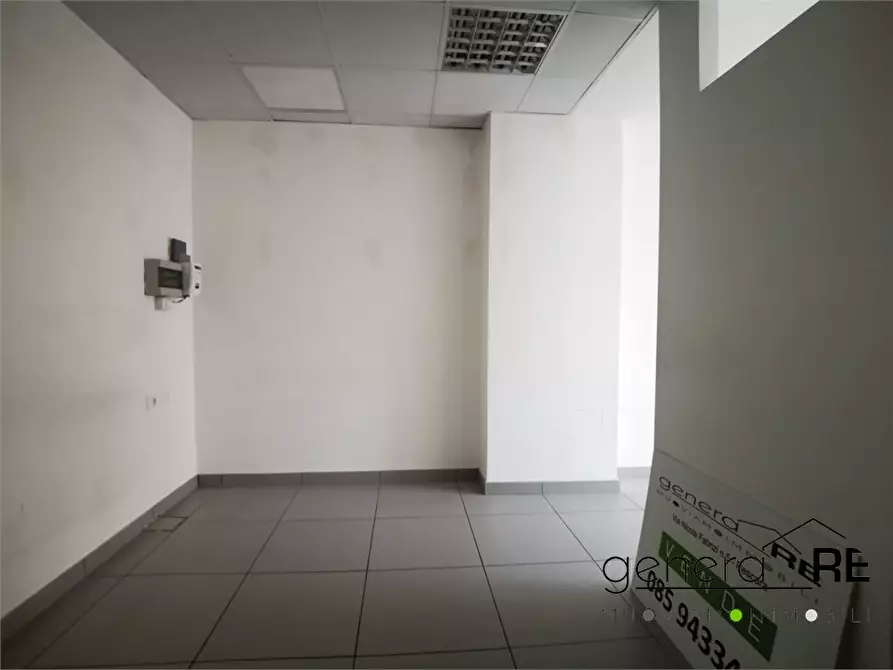 Immagine 7 di Negozio in vendita  a Pescara
