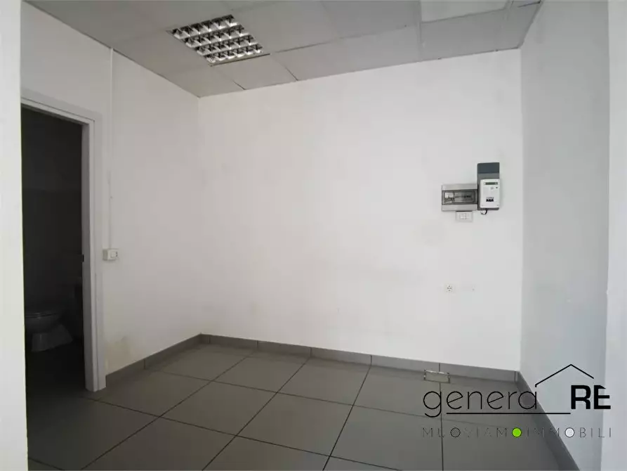 Immagine 6 di Negozio in vendita  a Pescara