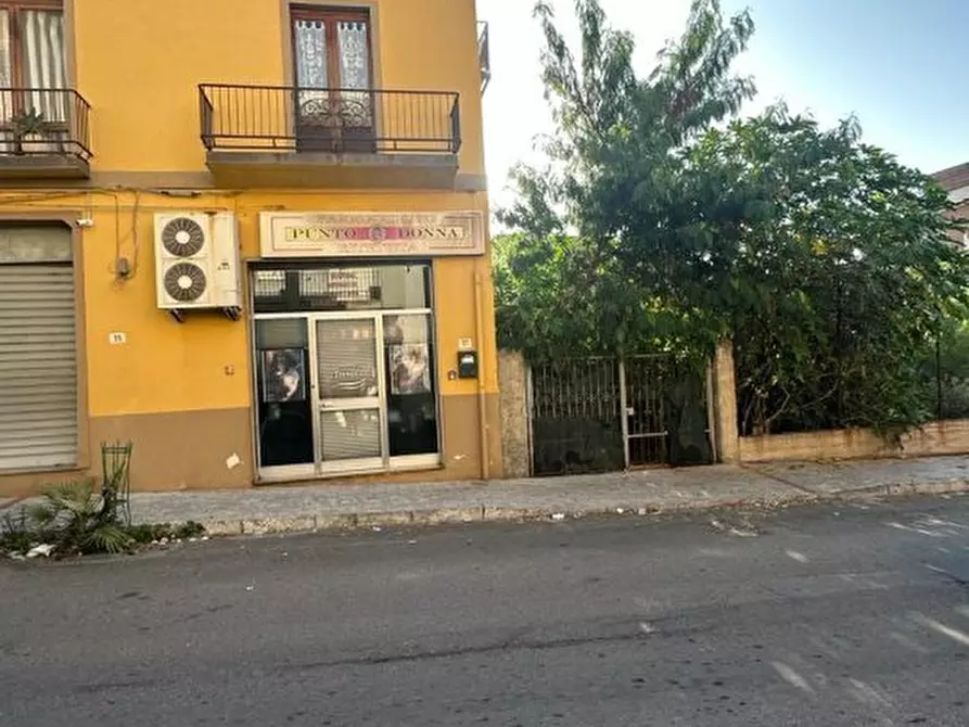 Immagine 1 di Negozio in vendita  a Melito Di Porto Salvo