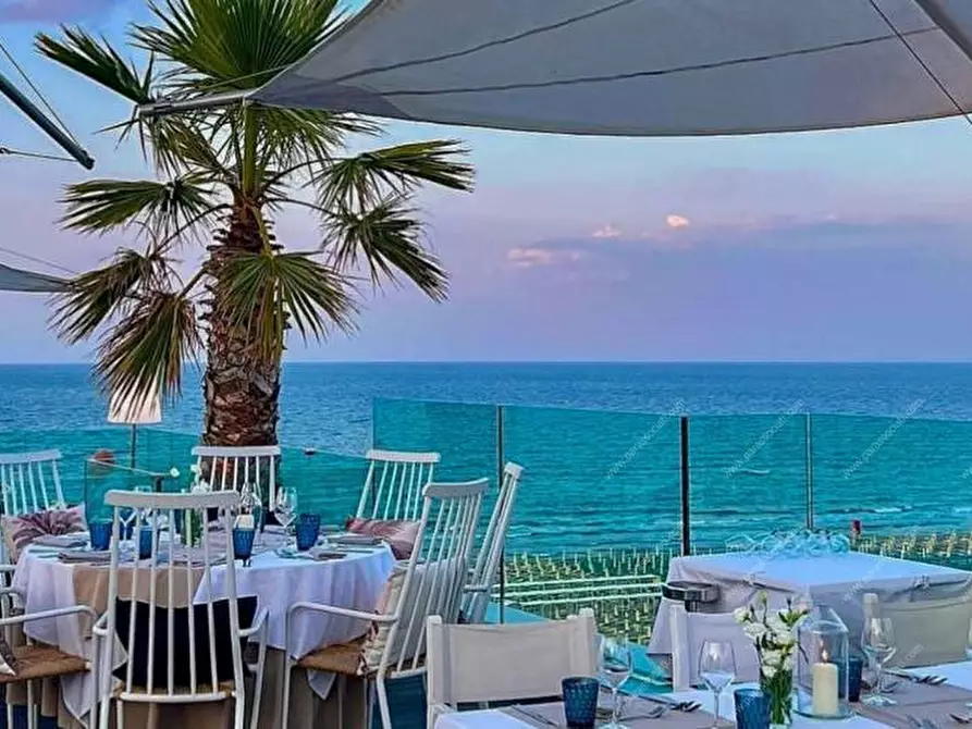 Immagine 3 di Negozio in vendita  a Riccione