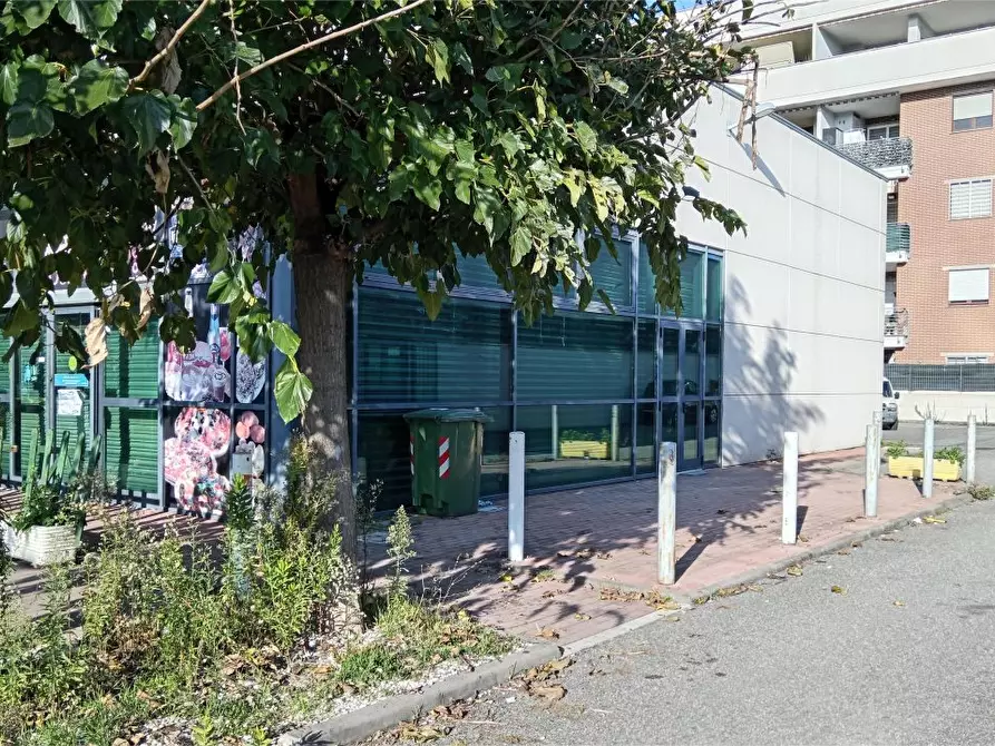 Immagine 6 di Negozio in vendita  a Roma