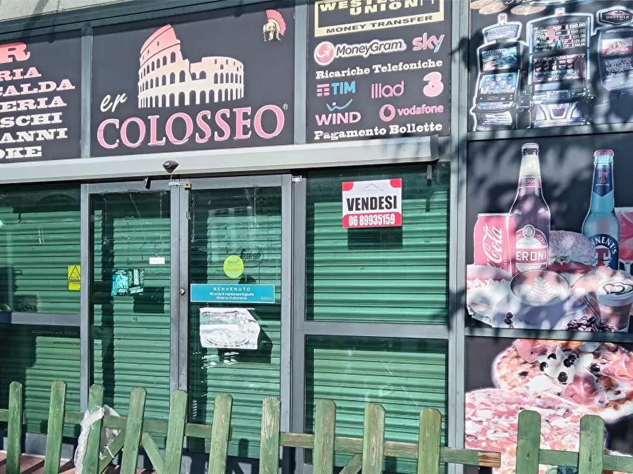 Immagine 2 di Negozio in vendita  a Roma