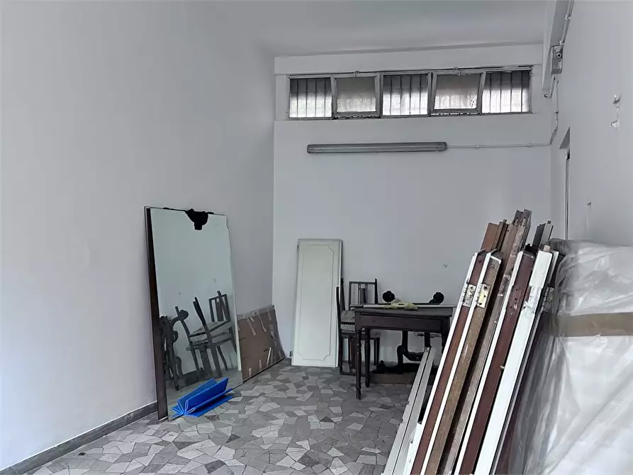 Immagine 4 di Negozio in vendita  a Roma