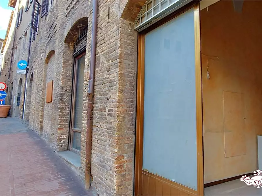 Immagine 4 di Negozio in vendita  a San Gimignano