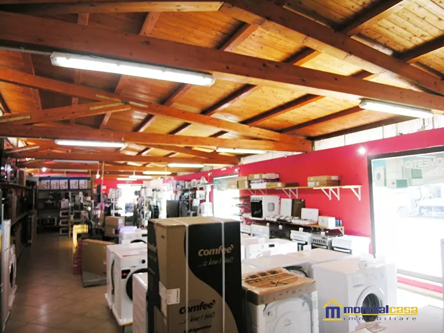 Immagine 4 di Negozio in vendita  a Pachino