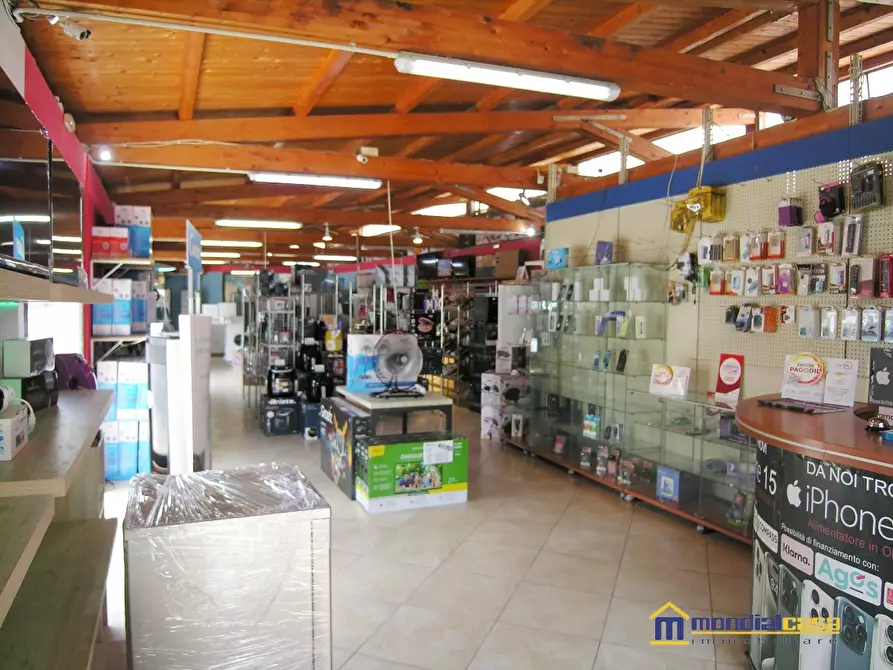 Immagine 2 di Negozio in vendita  a Pachino