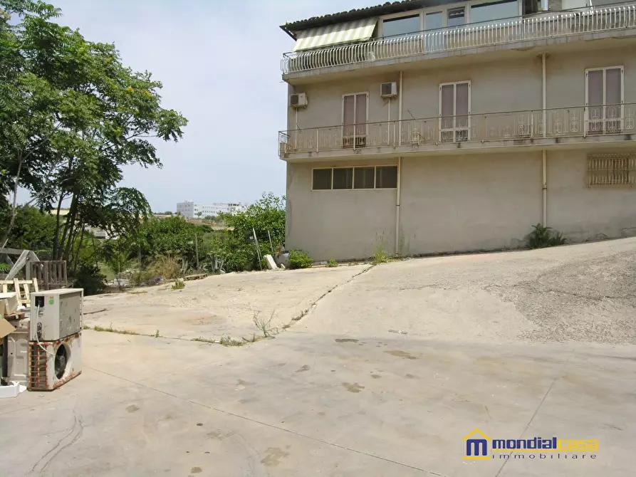 Immagine 10 di Negozio in vendita  a Pachino