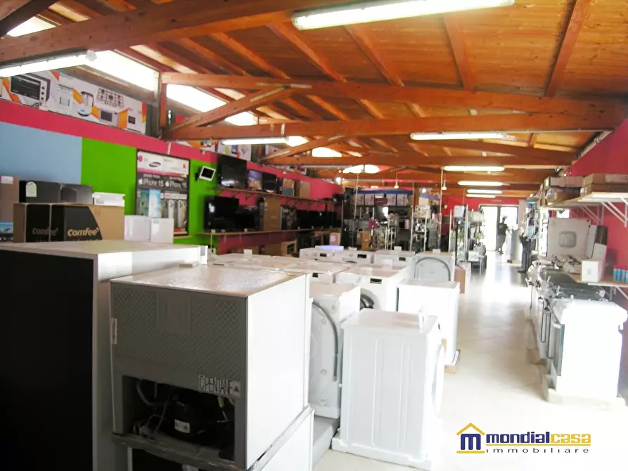 Immagine 3 di Negozio in vendita  a Pachino