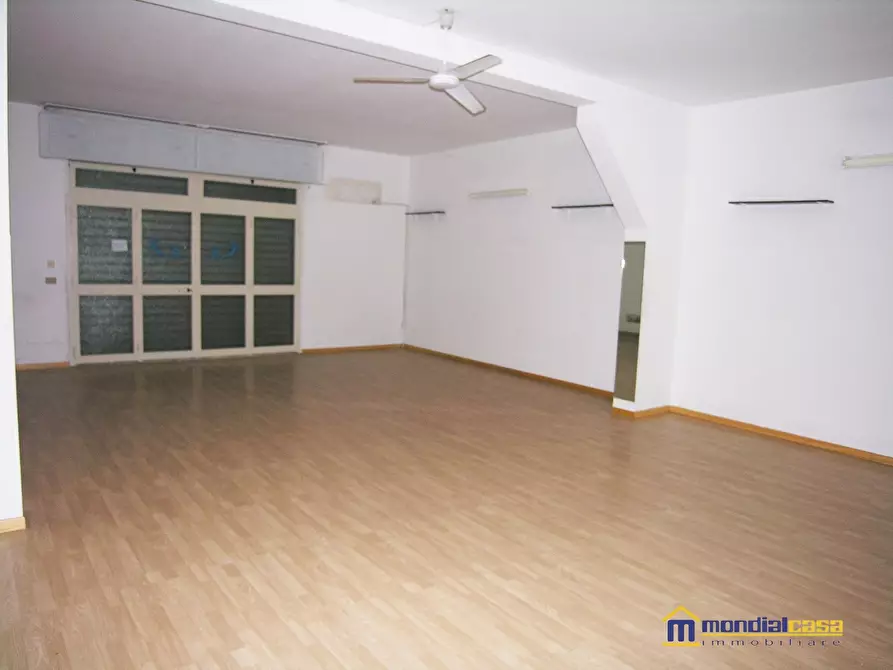 Immagine 2 di Negozio in vendita  a Pachino