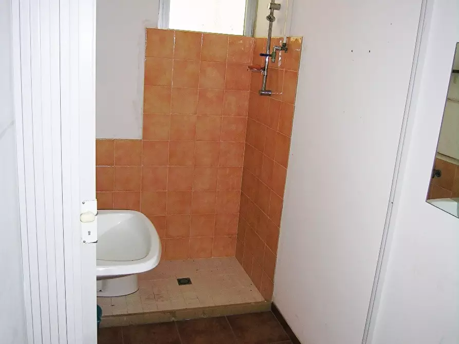 Immagine 6 di Negozio in vendita  a Pachino