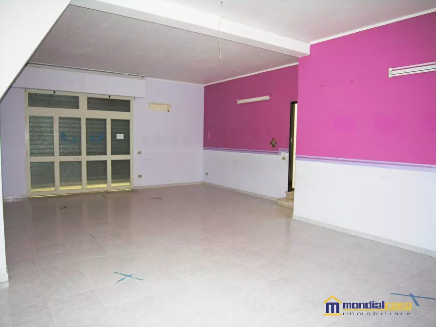 Immagine 4 di Negozio in vendita  a Pachino