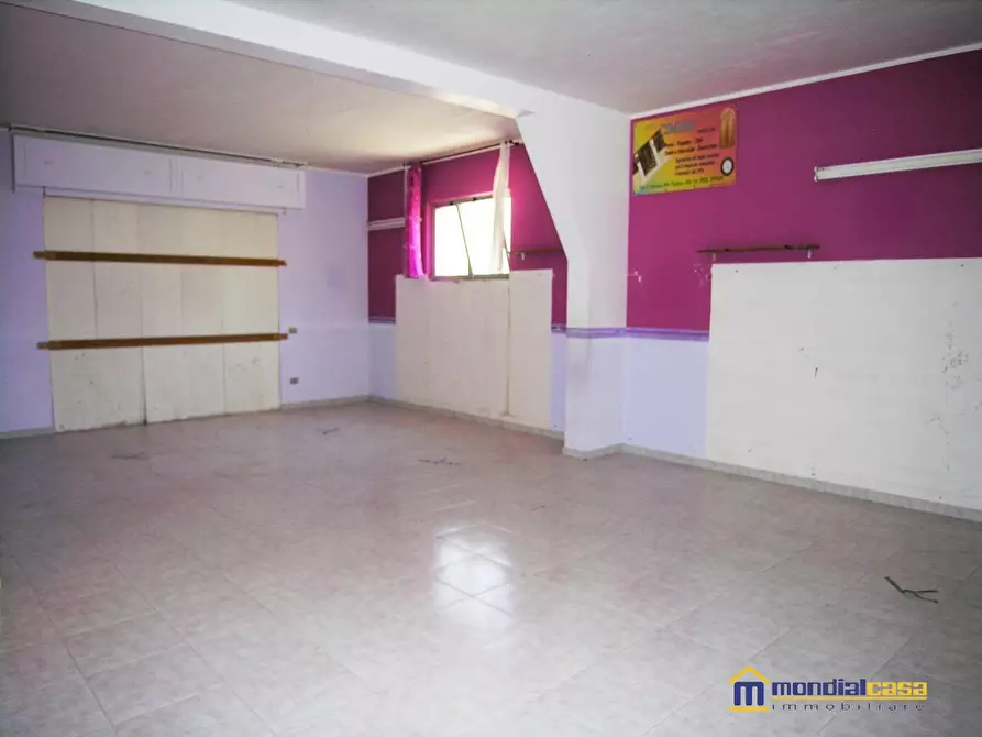 Immagine 5 di Negozio in vendita  a Pachino