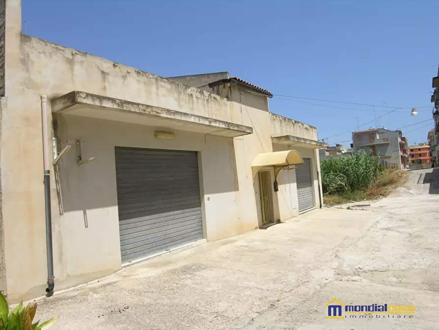 Immagine 10 di Negozio in vendita  a Pachino