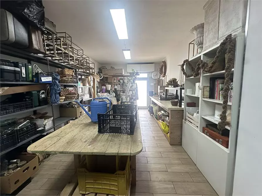 Immagine 6 di Negozio in vendita  a Castellalto