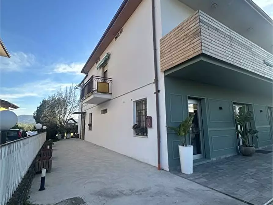 Immagine 1 di Negozio in vendita  a Castellalto