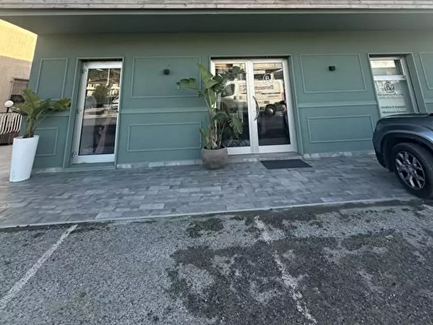 Immagine 7 di Negozio in vendita  a Castellalto