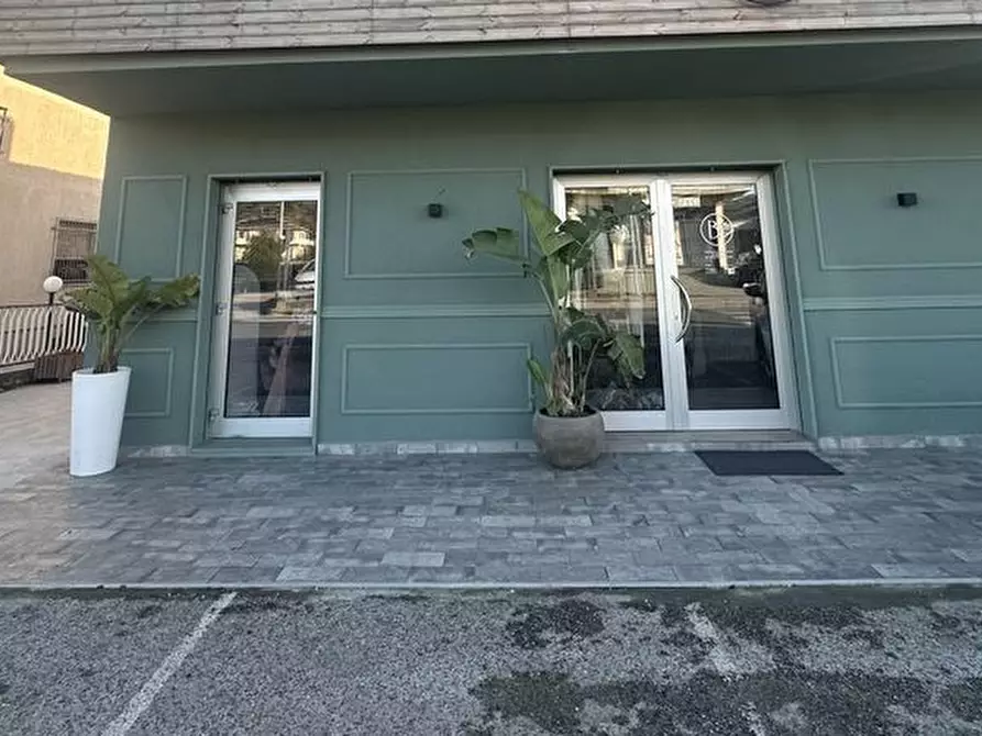 Immagine 2 di Negozio in vendita  a Castellalto
