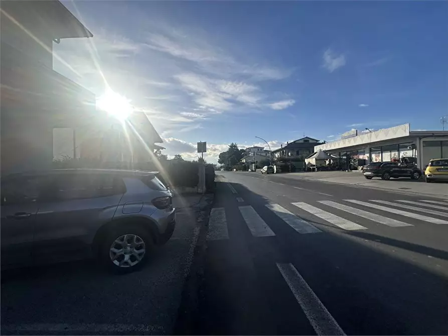 Immagine 3 di Negozio in vendita  a Castellalto
