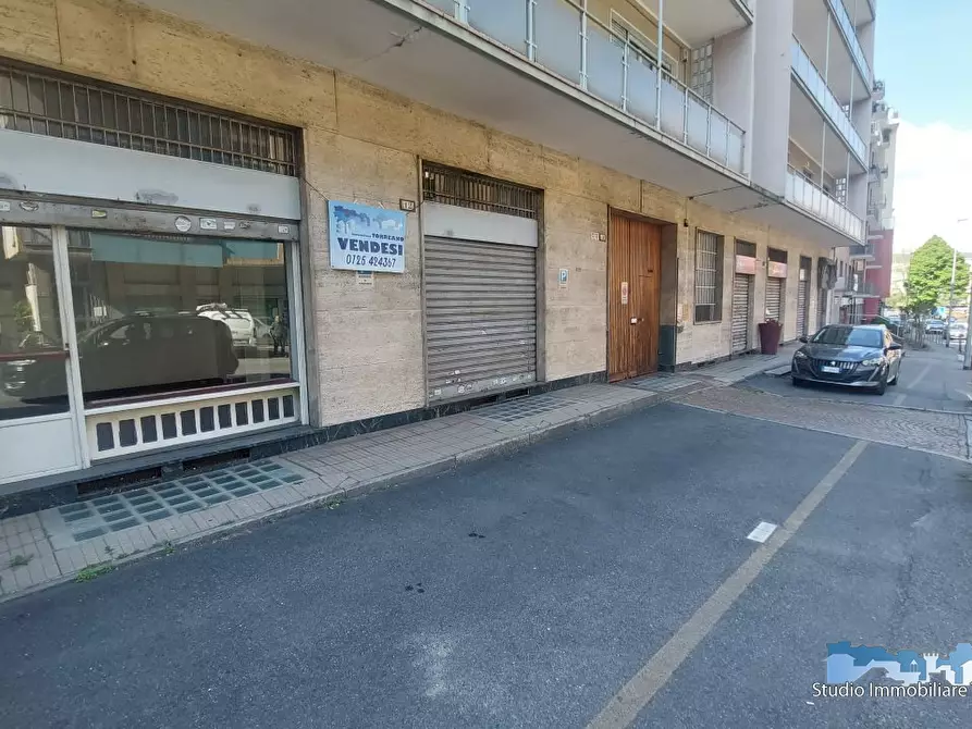 locale commerciale in vendita ad Ivrea