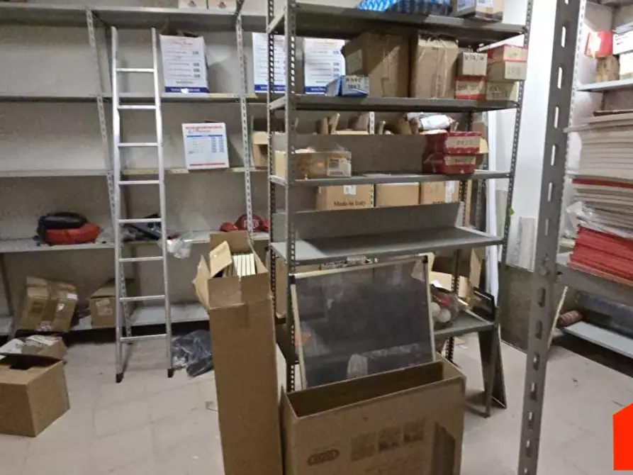 Immagine 6 di Negozio in vendita  a Calatafimi