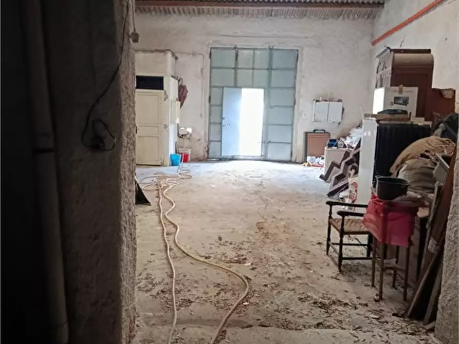 Immagine 1 di Negozio in vendita  a Alcamo