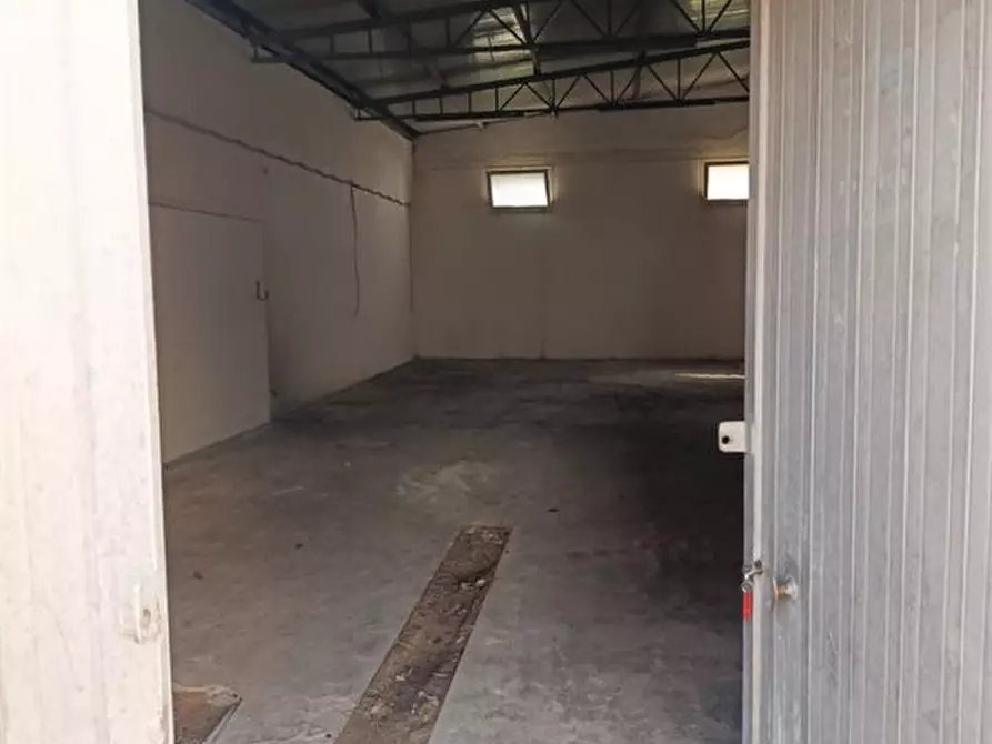 Immagine 2 di Negozio in affitto  a Alcamo