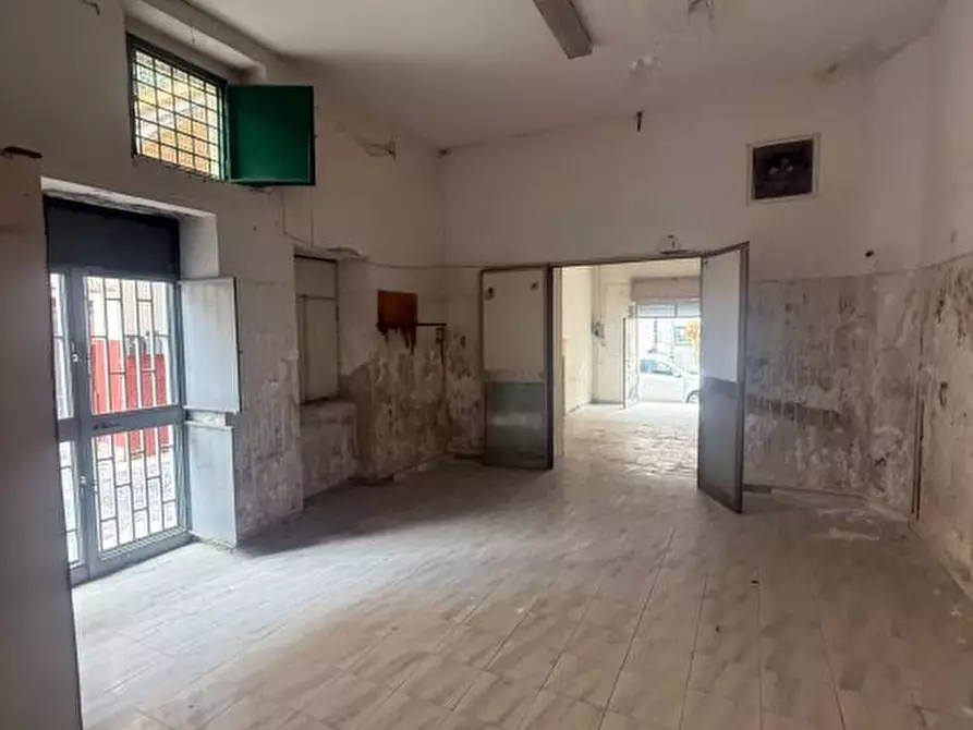 Immagine 5 di Negozio in vendita  a Casavatore