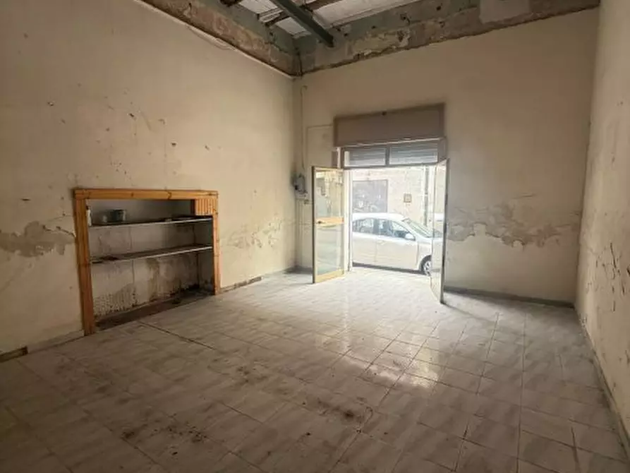 Immagine 2 di Negozio in vendita  a Casavatore