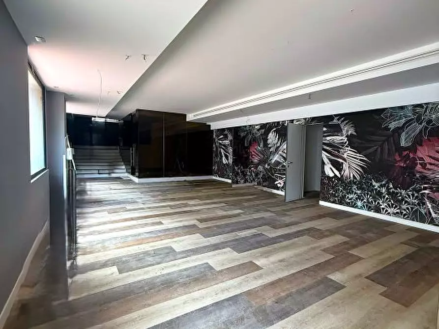 Immagine 9 di Negozio in vendita  a Afragola