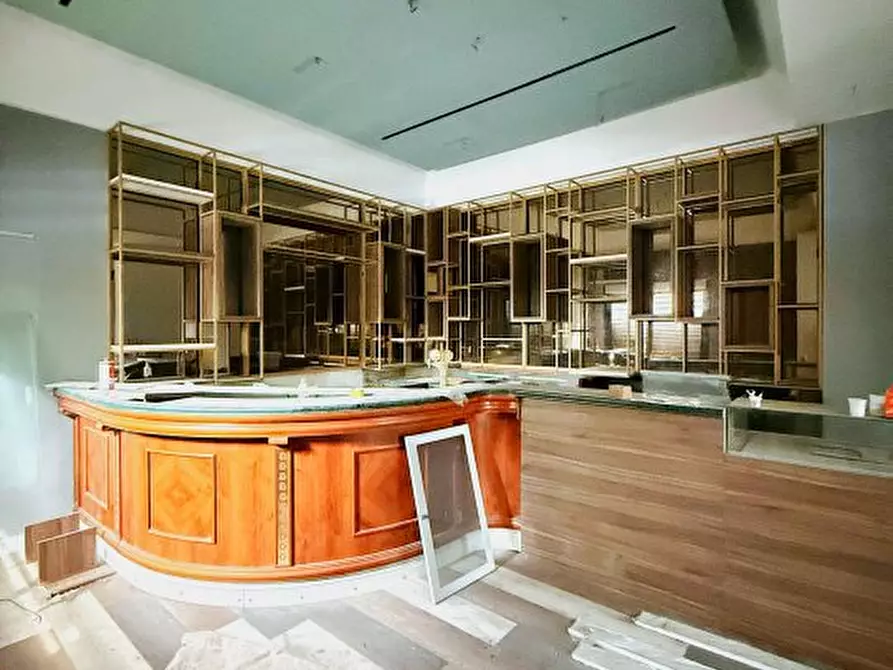 Immagine 8 di Negozio in vendita  a Afragola